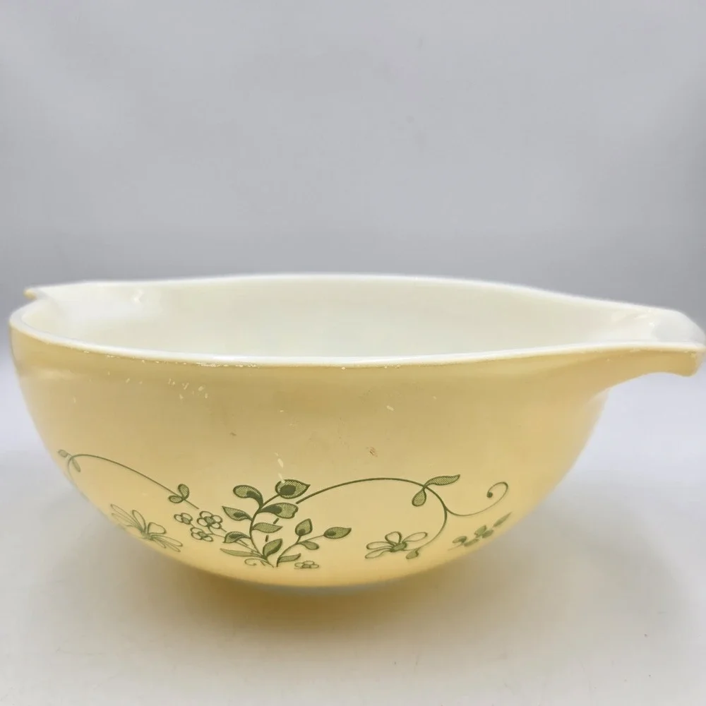 Vtg. Pyrex Shenandoah Cinderella Yellow & Green Nesting 2.5L Mixing Bowl #443
